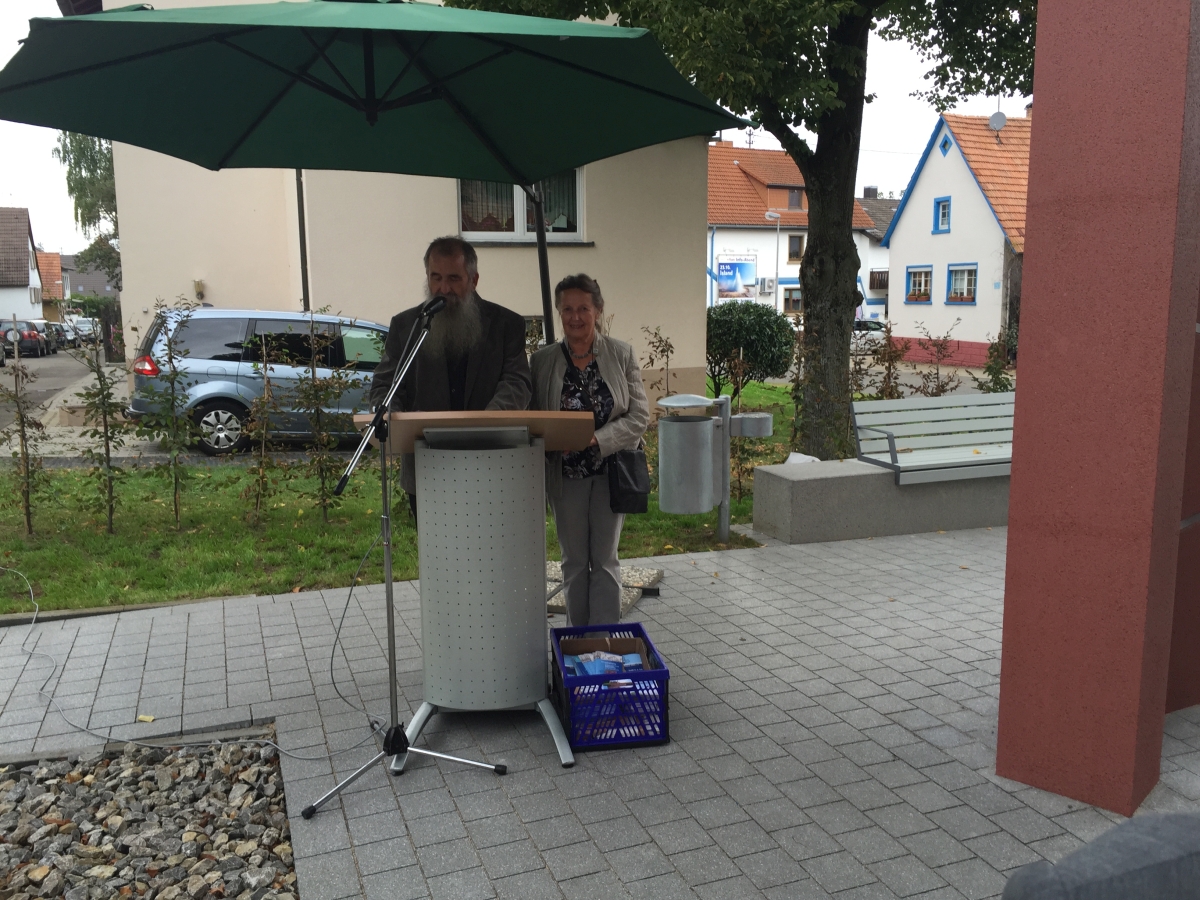 Barbara Jäger und OMI Riesterer, Waldenserplatz Palmbach 2015